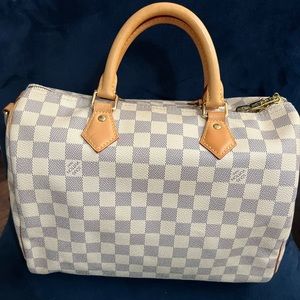 2017 speedy bandolier 30 in great condition, comes with dustbag.